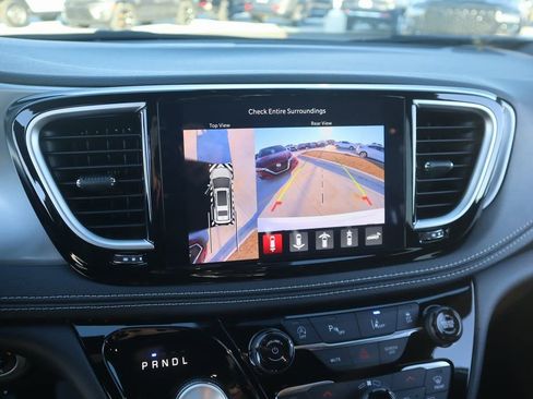 New 2026 Chrysler Pacifica Limited w/ Uconnect Theater Family Group image 6