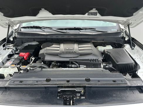 Used 2023 Nissan Titan SV image 9