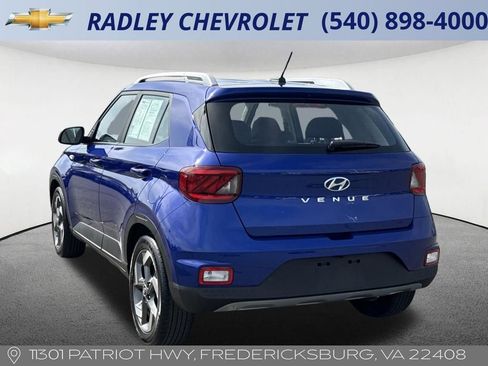 Used 2025 Hyundai Venue SEL image 17