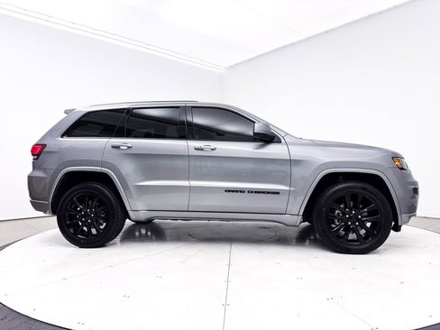 Used 2018 Jeep Grand Cherokee Altitude image 1