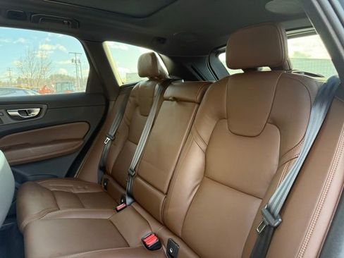 Certified 2023 Volvo XC60 B5 Ultimate w/ Climate Package image 30