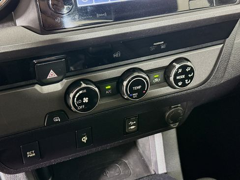 Used 2017 Toyota Tacoma TRD Sport RWD image 23