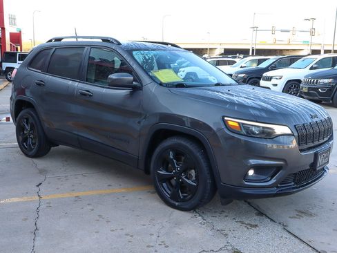 Used 2020 Jeep Cherokee Latitude Plus image 4