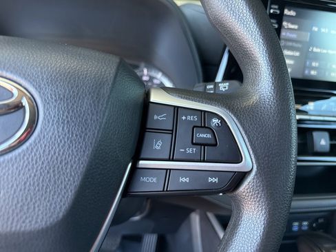 Used 2022 Toyota Highlander L image 30