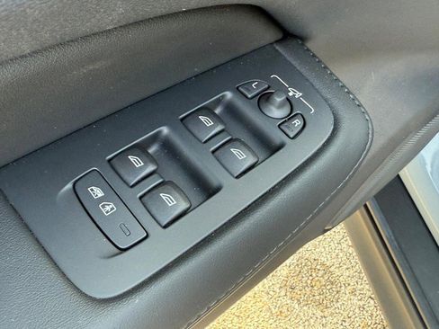 New 2025 Volvo V60 B5 Cross Country Plus w/ Protection Package Premier image 9