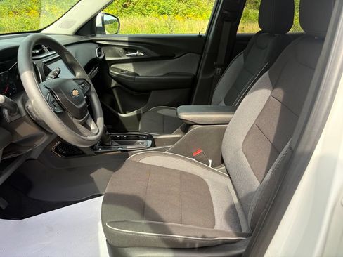 Used 2023 Chevrolet TrailBlazer LT w/ Convenience Package FWD image 5