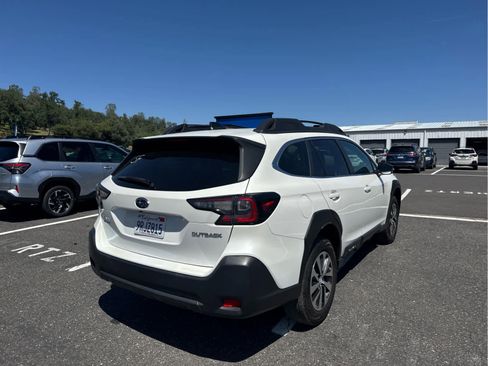 Used 2023 Subaru Outback Premium image 5