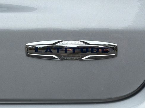 Used 2024 Jeep Compass Latitude image 27