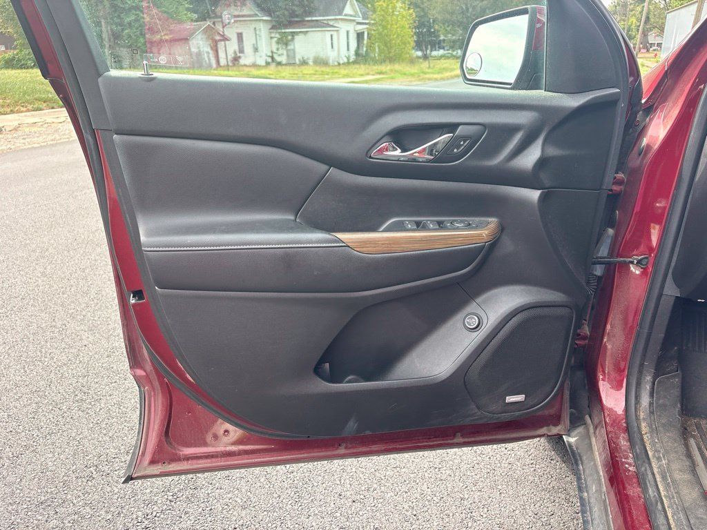 Used 2017 GMC Acadia SLE FWD image 9