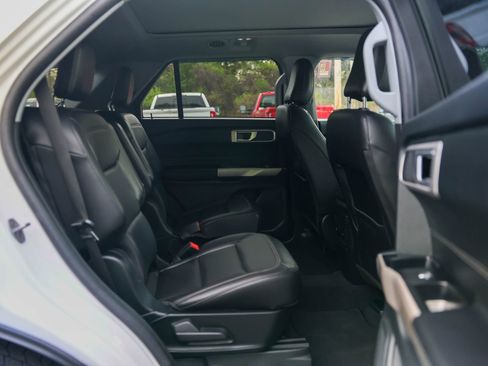 Used 2023 Ford Explorer XLT w/ Equipment Group 202A AWD/4WD image 12