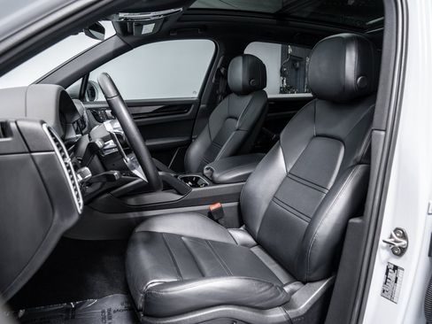 Used 2023 Porsche Cayenne image 5