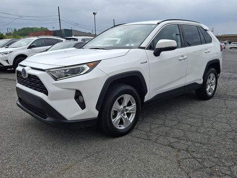 Used 2021 Toyota RAV4 XLE AWD/4WD image 3