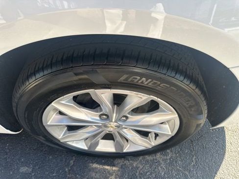 Used 2023 Chevrolet Malibu LT FWD image 18