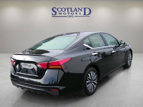 Used 2025 Nissan Altima 2.5 SV FWD image 6