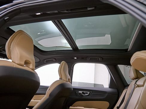 Certified 2023 Volvo XC60 B5 Ultimate w/ Protection Package Premier image 21