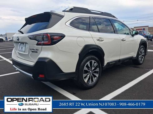 Used 2023 Subaru Outback Touring AWD/4WD image 3