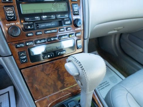 Used 2000 Toyota Avalon XLS image 18