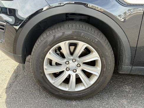 Used 2019 Land Rover Discovery Sport SE image 5