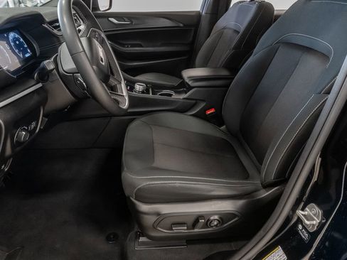 Used 2024 Jeep Grand Cherokee L Laredo AWD/4WD image 10