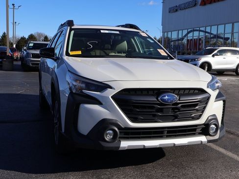 Used 2023 Subaru Outback Limited image 11