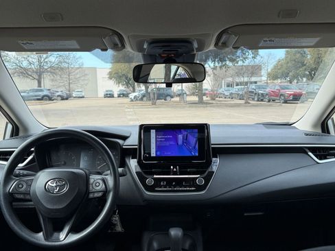 Used 2025 Toyota Corolla LE image 33