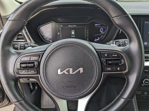 Certified 2022 Kia Niro EX image 31