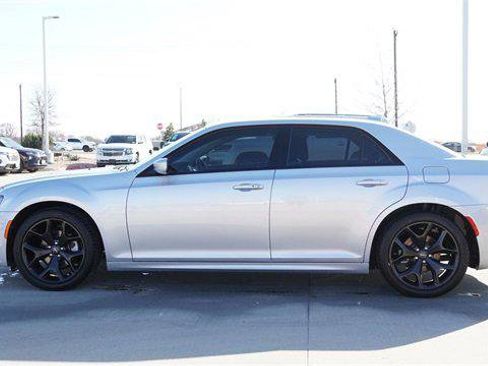 Certified 2022 Chrysler 300 Touring L image 6