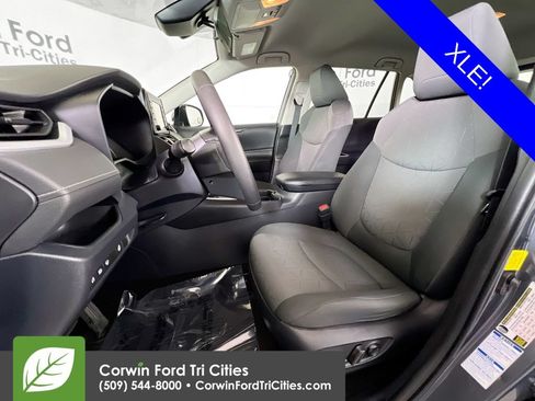 Used 2020 Toyota RAV4 XLE w/ XLE Grade Weather Package AWD/4WD image 24