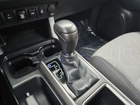 Used 2021 Toyota Tacoma TRD Off-Road w/ Technology Package image 20