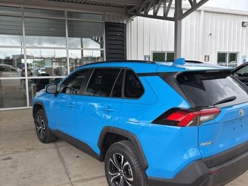 Used 2020 Toyota RAV4 LE FWD image 6