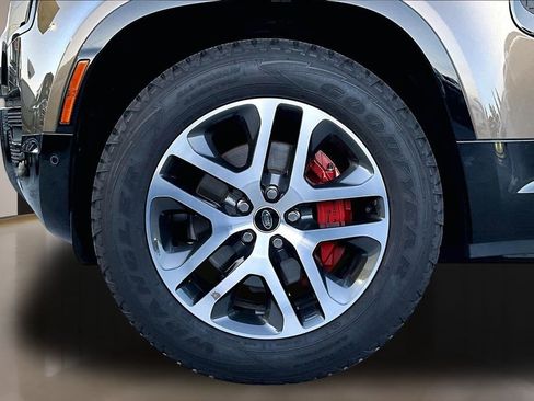 Certified 2025 Land Rover Defender 110 X image 32