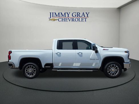 New 2026 Chevrolet Silverado 2500 LTZ w/ LTZ Convenience Package AWD/4WD image 6