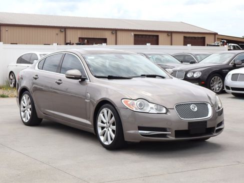 Used 2011 Jaguar XF Premium RWD image 9