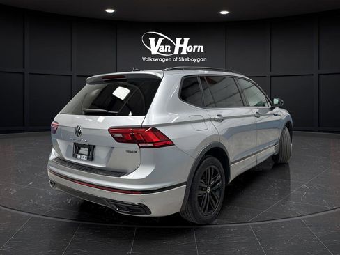 Used 2022 Volkswagen Tiguan SE R-Line image 3