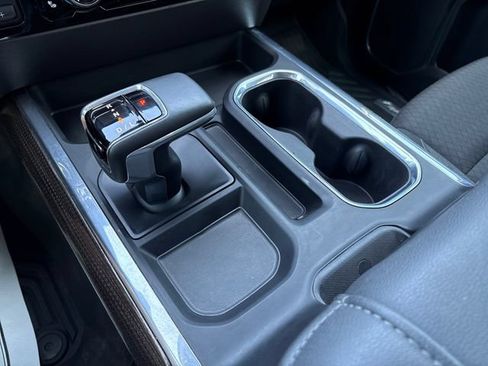 Used 2025 Chevrolet Silverado 1500 LT AWD/4WD image 17