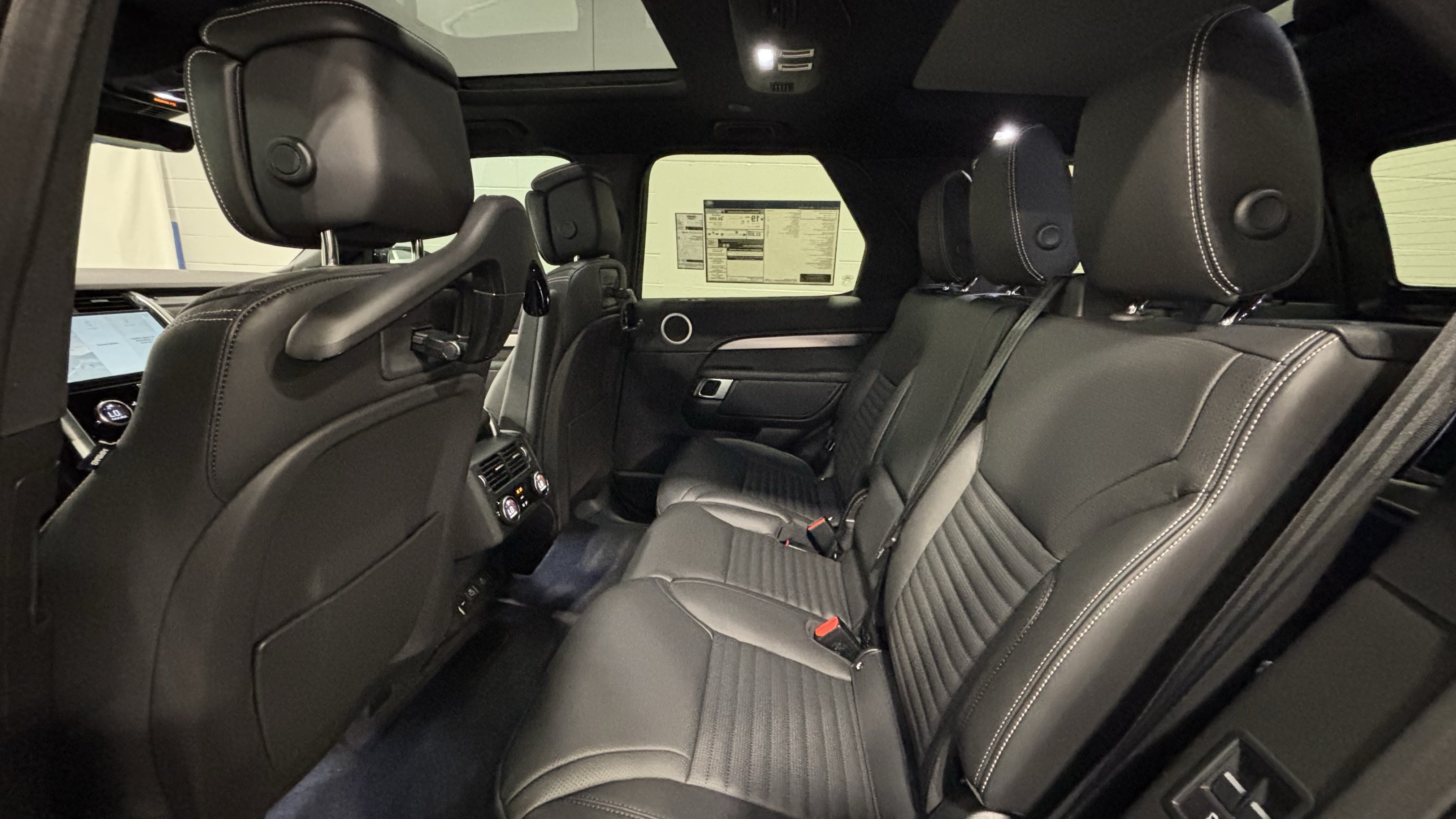 New 2026 Land Rover Discovery Limited Edition AWD/4WD image 6