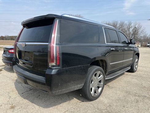 Used 2018 Cadillac Escalade ESV Luxury image 13