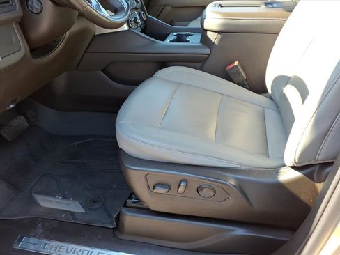 Used 2023 Chevrolet Suburban Z71 w/ Luxury Package image 10