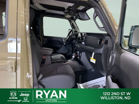 New 2026 Jeep Gladiator Mojave w/ Technology Group AWD/4WD image 44