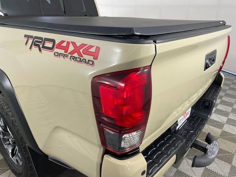 Used 2019 Toyota Tacoma TRD Off-Road AWD/4WD image 18