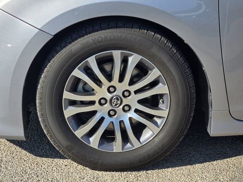 Used 2018 Toyota Sienna XLE Premium image 10