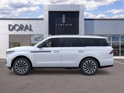 New 2025 Lincoln Navigator Black Label AWD/4WD image 3