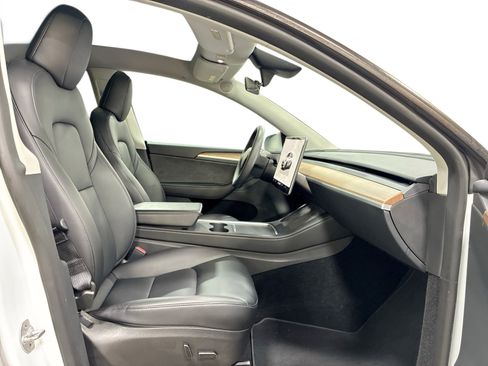 Certified 2023 Tesla Model Y AWD image 13