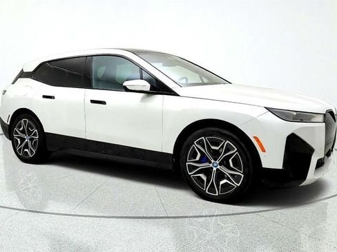 Used 2024 BMW iX xDrive50 w/ Sport Package AWD/4WD image 3
