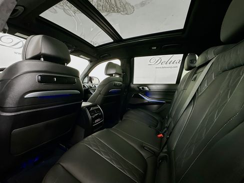 Used 2025 BMW X7 M60i AWD/4WD image 25