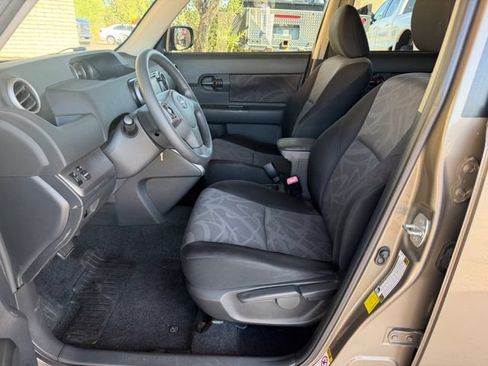 Used 2013 Scion xB FWD image 27