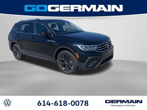 Used 2023 Volkswagen Tiguan SE w/ Panoramic Sunroof Package image 11