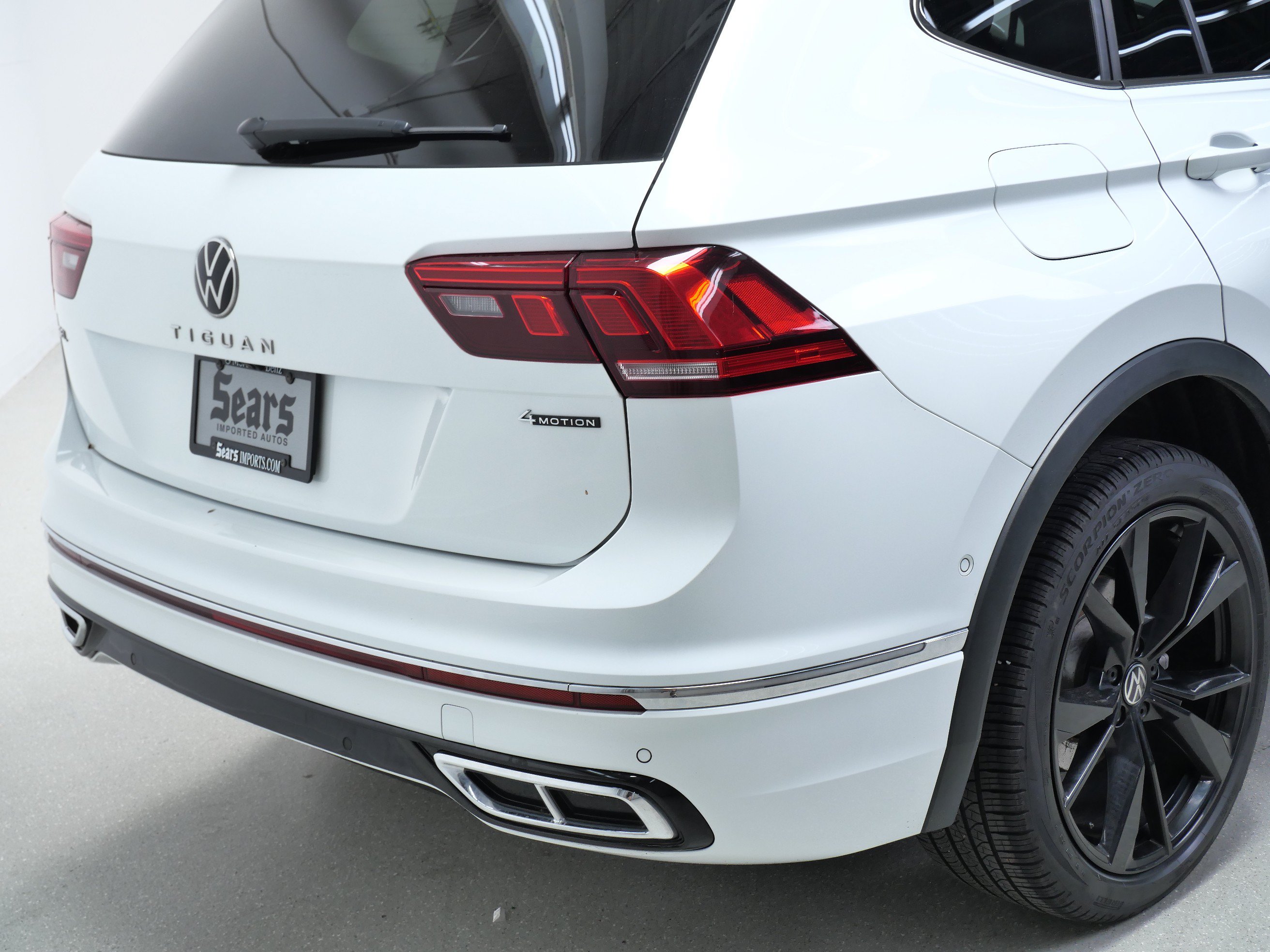 Used 2024 Volkswagen Tiguan SEL R-Line w/ MDO Package, Two-Row AWD/4WD image 5