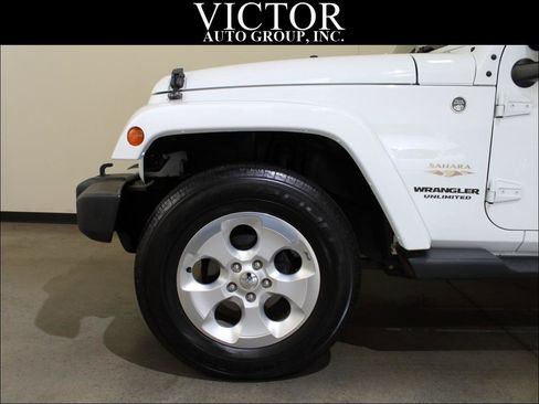 Used 2015 Jeep Wrangler Unlimited Sahara w/ Connectivity Group AWD/4WD image 5