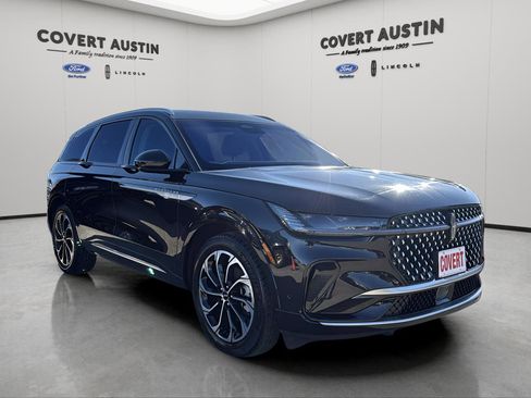 Used 2024 Lincoln Nautilus Reserve image 7